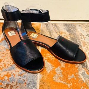 🕶️Soft Comfortable Leather Ellen Degeneres Velcro Ankle Closure Flat Sandals!